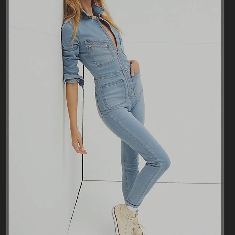 Free people Lennox jean jumpsuit - light wash, size Small